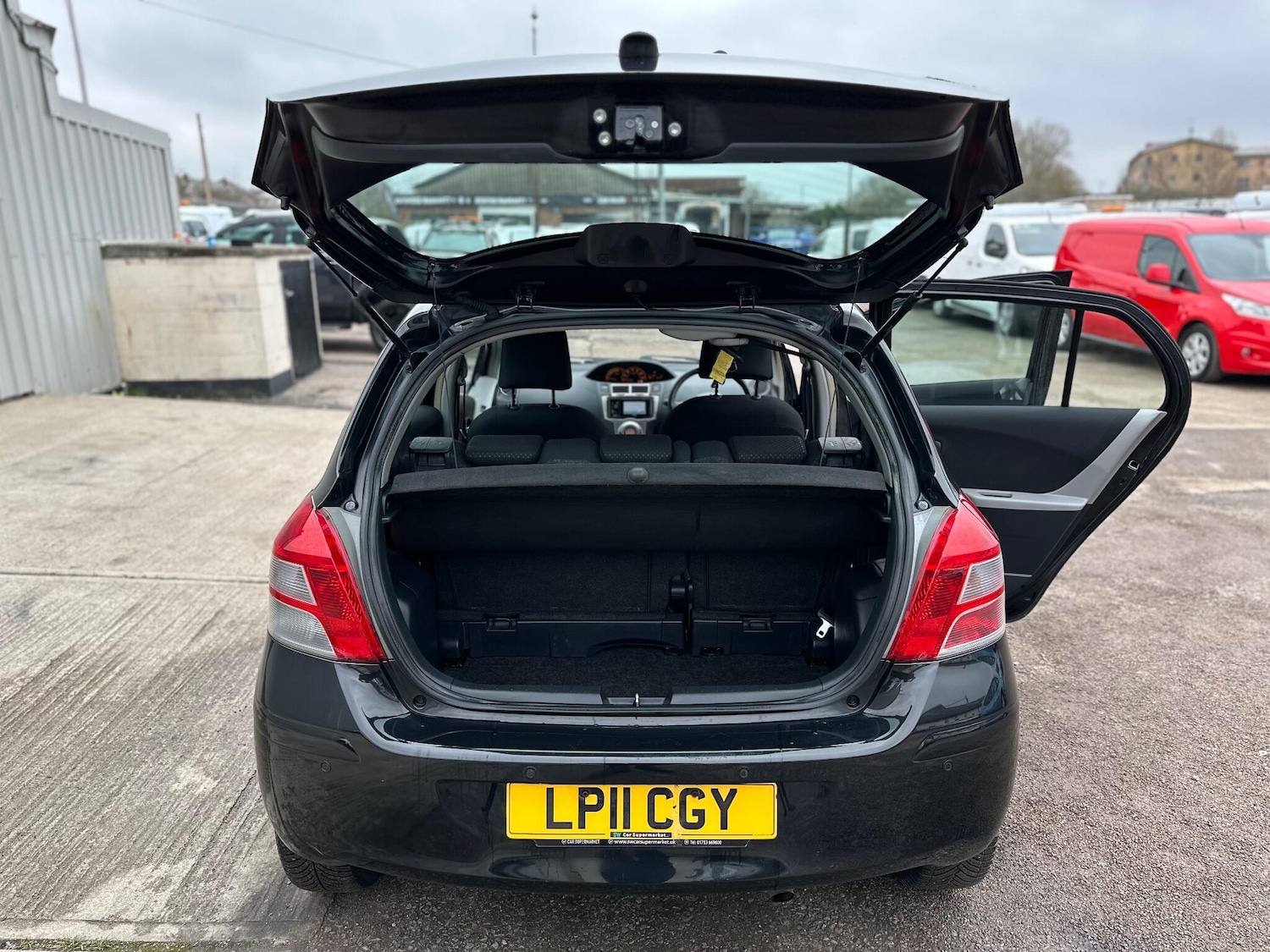 Used Toyota Yaris 2011 for sale - 77799120: Photo 13