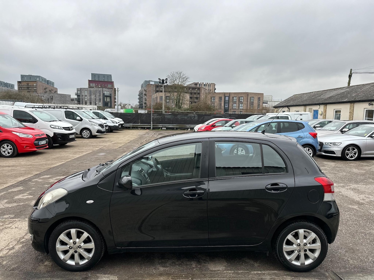 Used Toyota Yaris 2011 for sale - 77799120: Photo 22