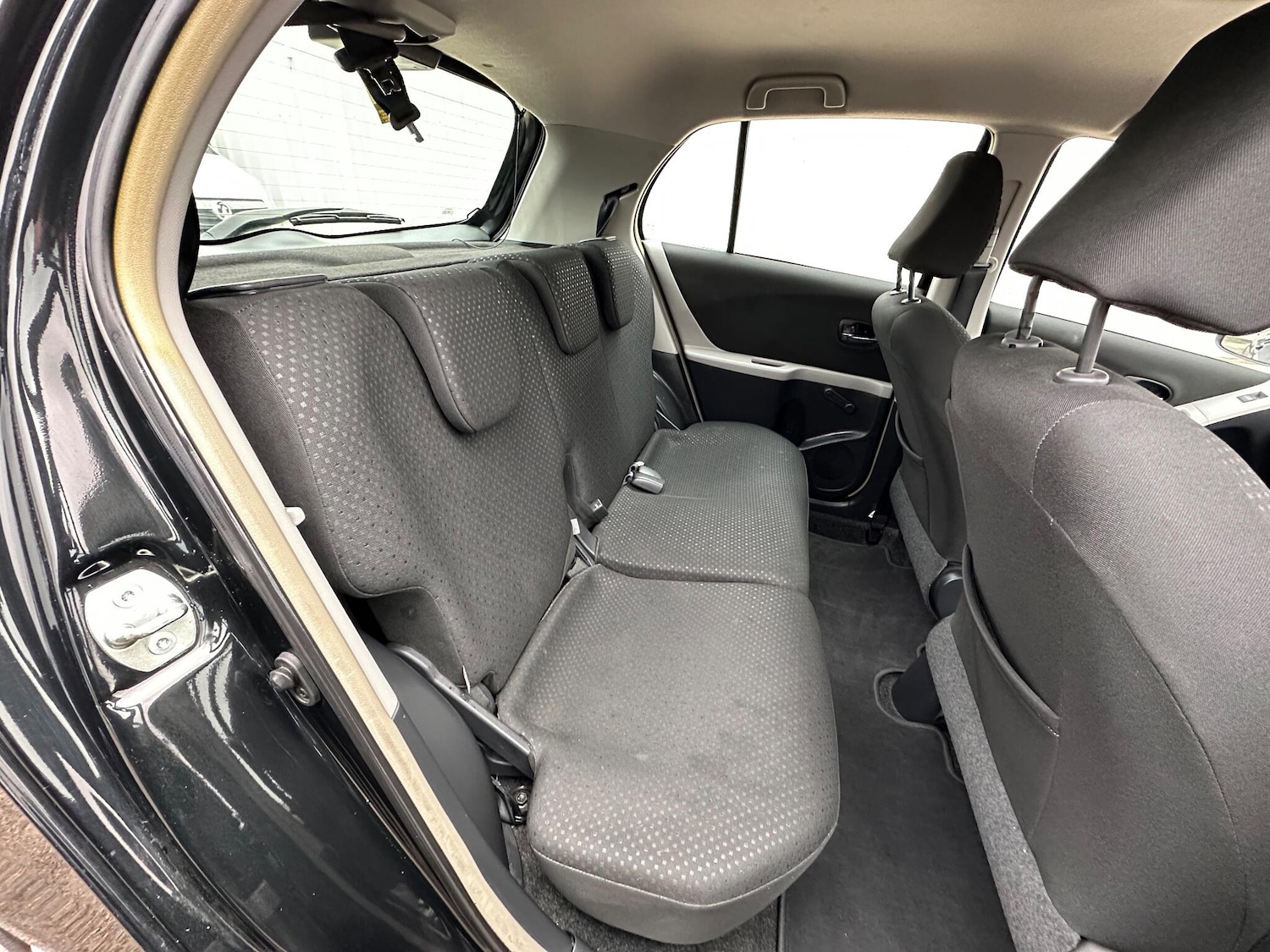 Used Toyota Yaris 2011 for sale - 77799120: Photo 41