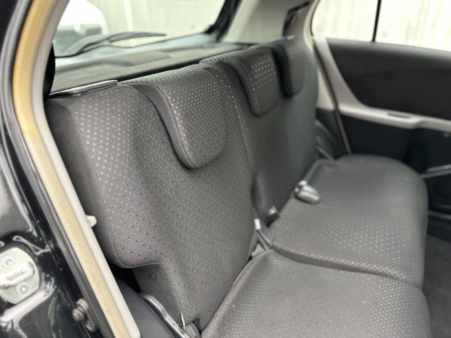 Used Toyota Yaris 2011 for sale - 77799120: Photo 42