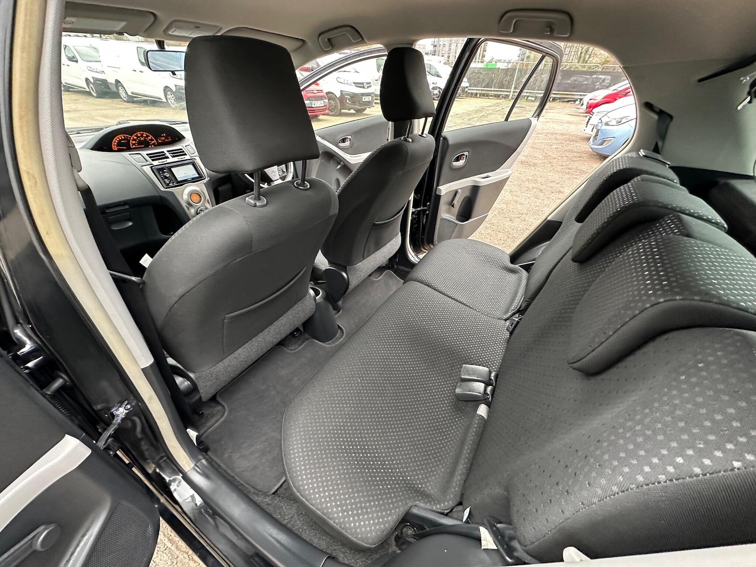 Used Toyota Yaris 2011 for sale - 77799120: Photo 46