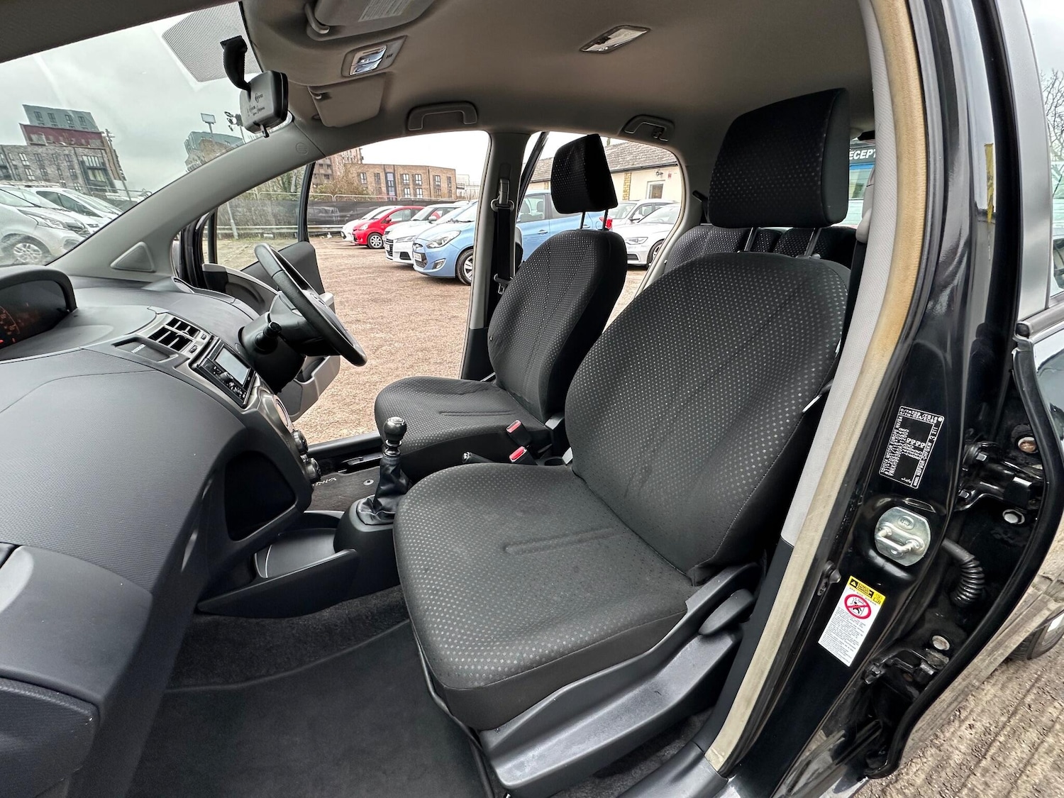 Used Toyota Yaris 2011 for sale - 77799120: Photo 49