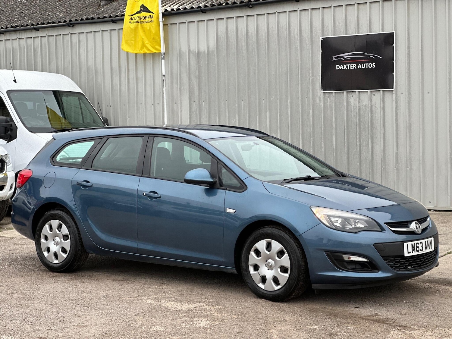 Used Vauxhall Astra 2013 for sale - 77066875: Photo 1