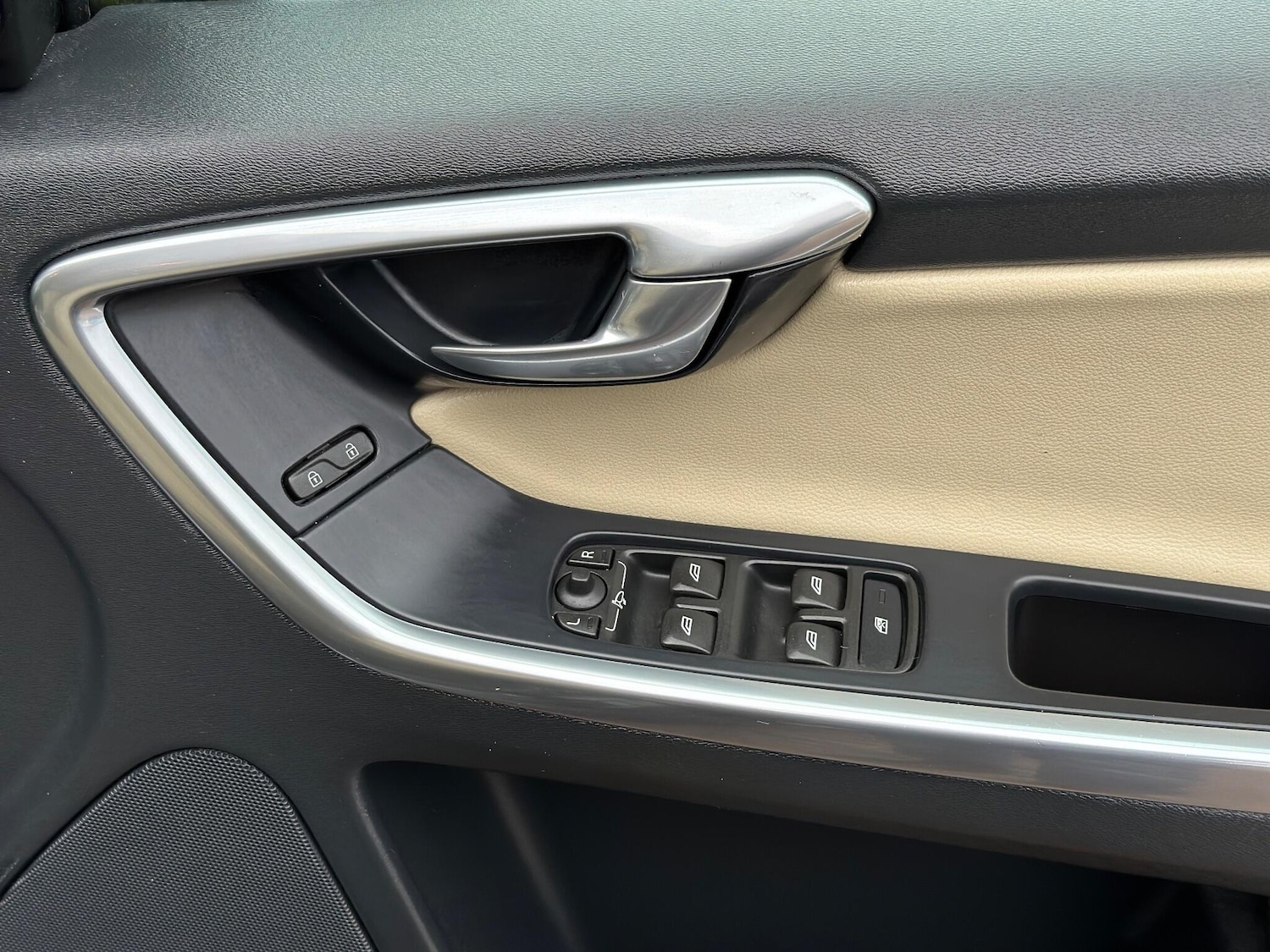 Used Volvo XC60 for sale - 77683140: Photo 33