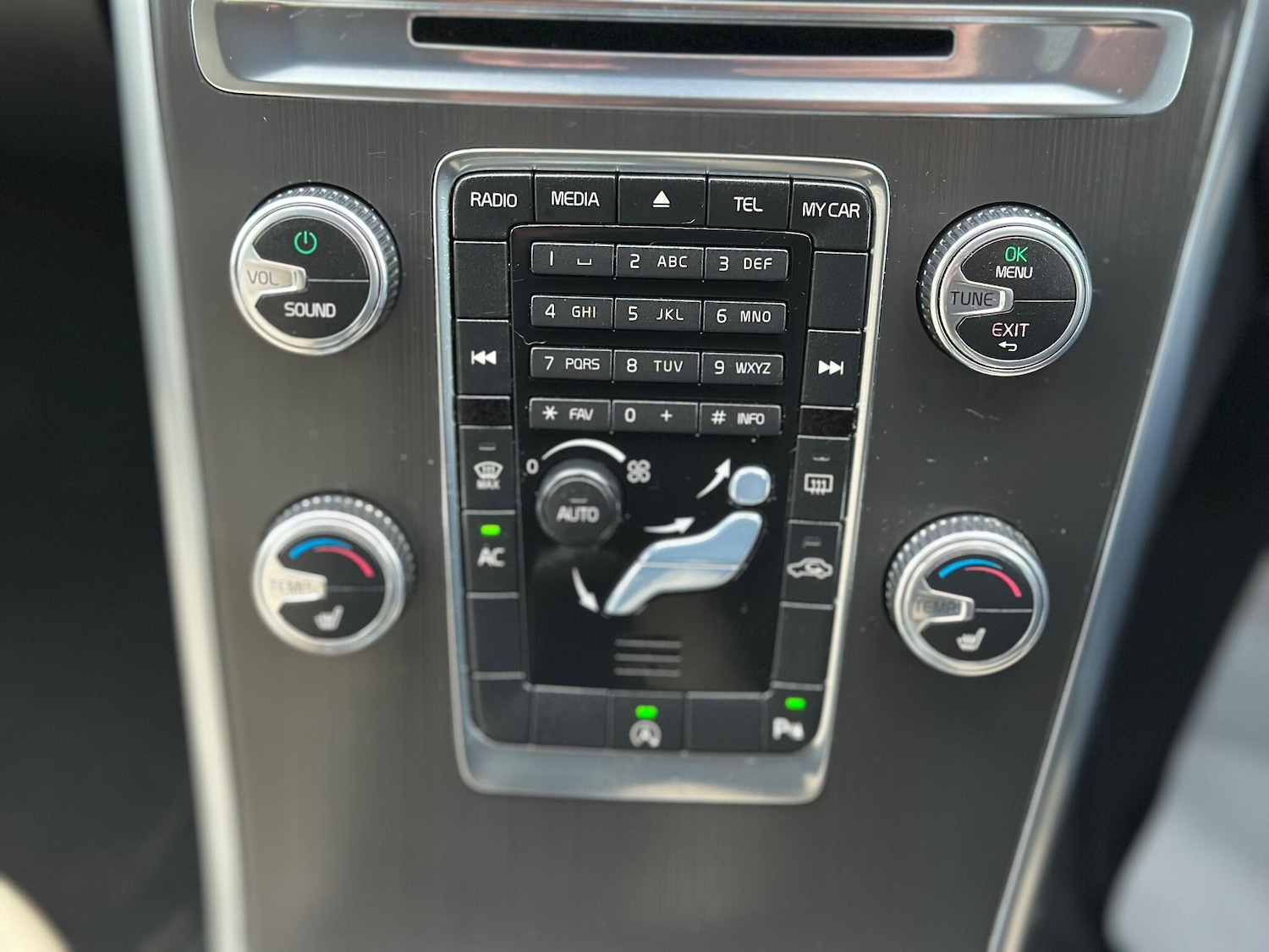 Used Volvo XC60 for sale - 77683140: Photo 37