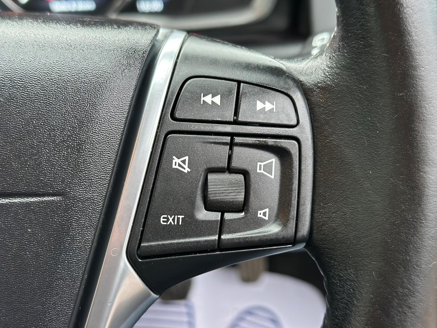 Used Volvo XC60 for sale - 77683140: Photo 38