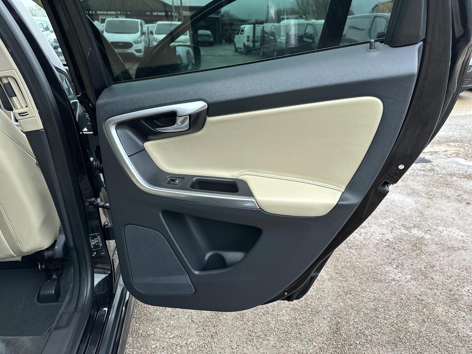 Used Volvo XC60 for sale - 77683140: Photo 43