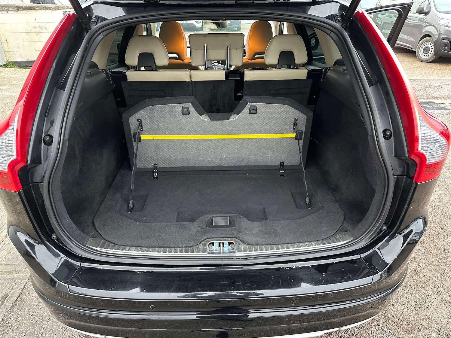 Used Volvo XC60 for sale - 77683140: Photo 54