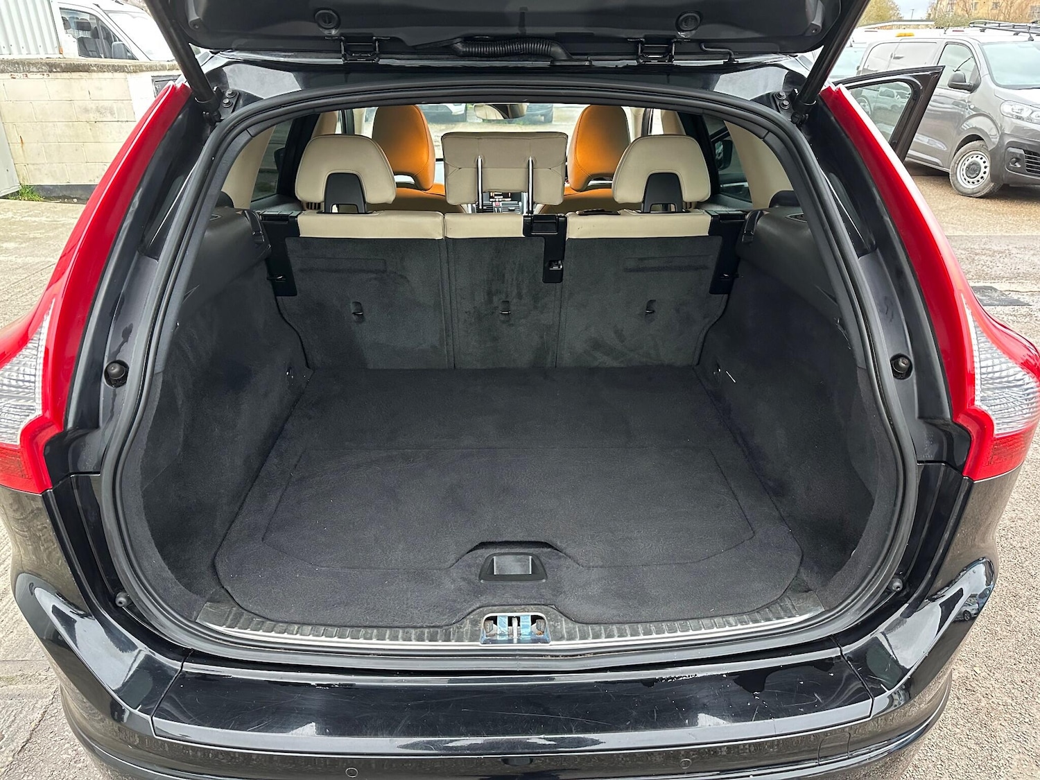 Used Volvo XC60 for sale - 77683140: Photo 55