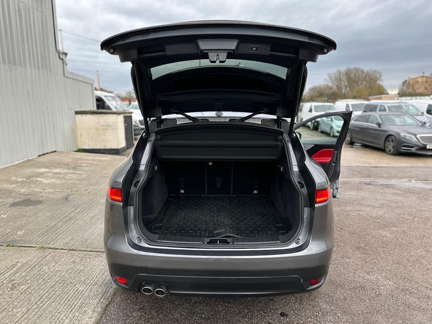 Used Jaguar F-Pace 2017 for sale - 76886998: Photo 16