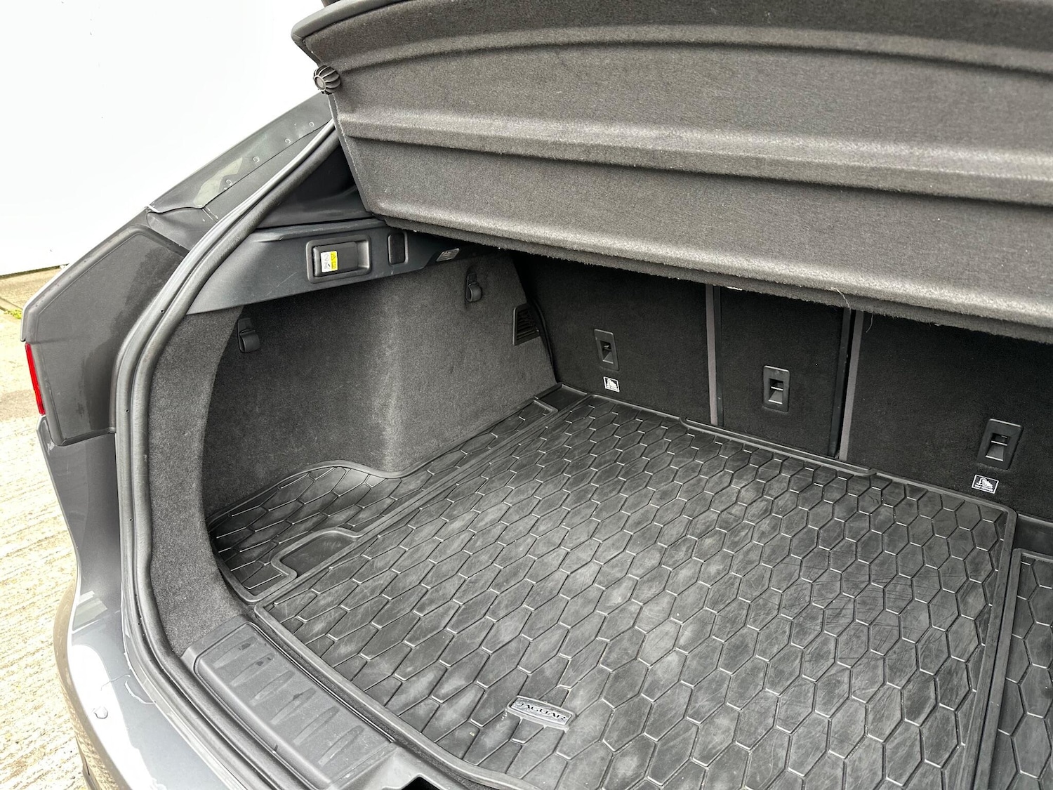 Used Jaguar F-Pace 2017 for sale - 76886998: Photo 64