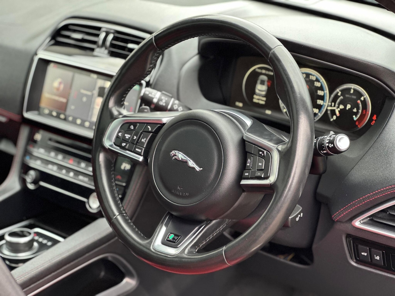 Used Jaguar F-Pace 2017 for sale - 76886998: Photo 9