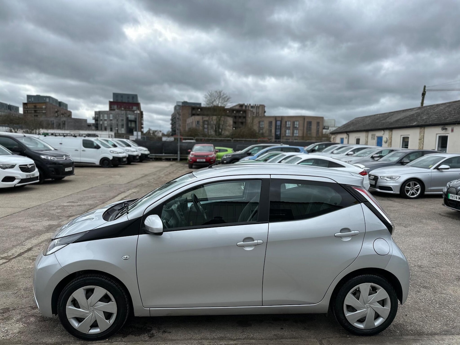 Used Toyota AYGO 2017 for sale - 77695818: Photo 19