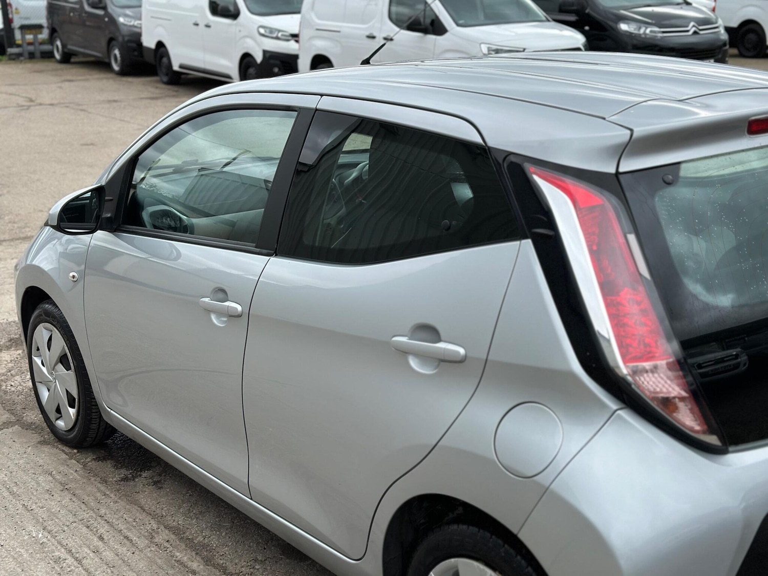 Used Toyota AYGO 2017 for sale - 77695818: Photo 26