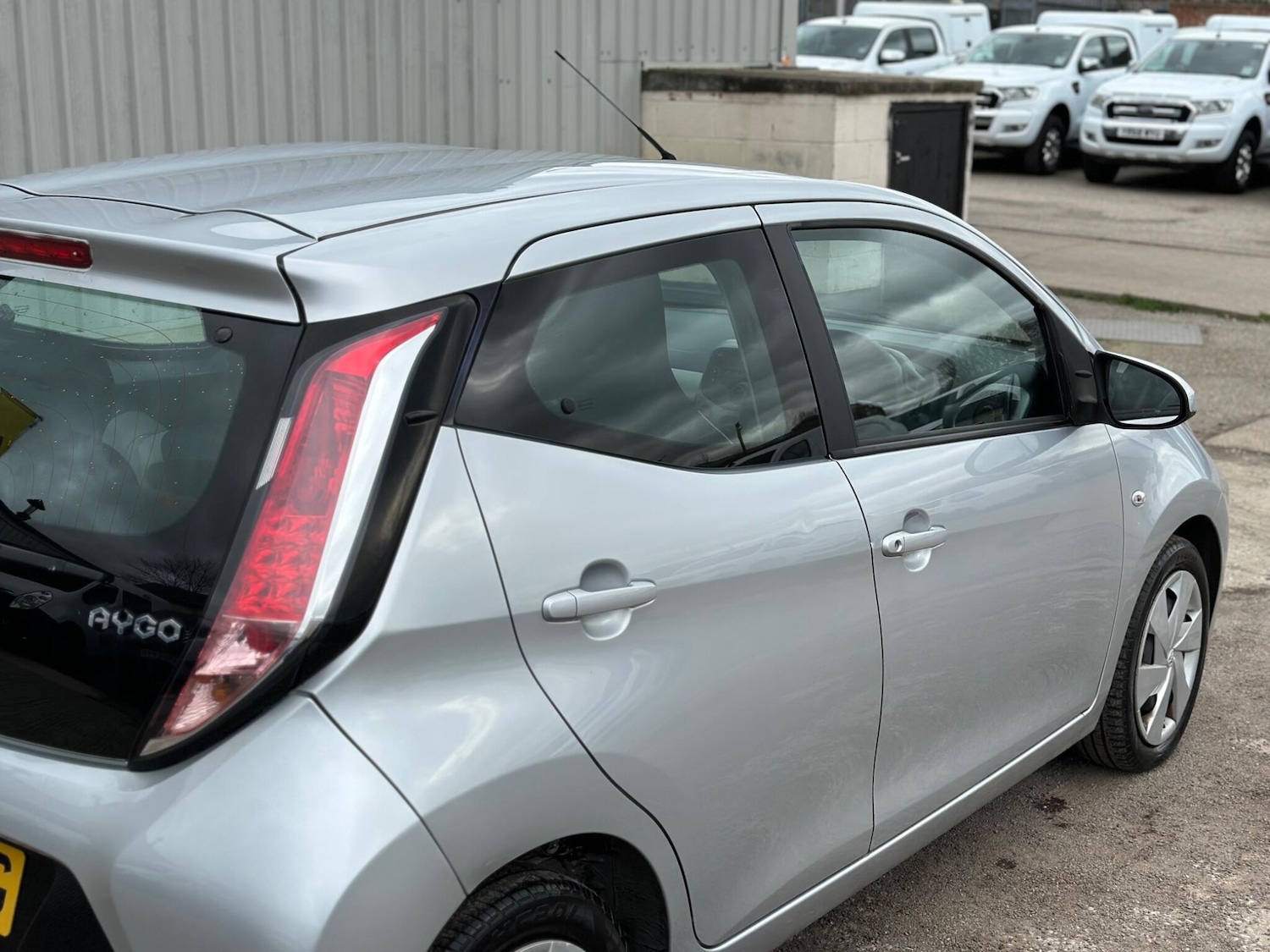 Used Toyota AYGO 2017 for sale - 77695818: Photo 27