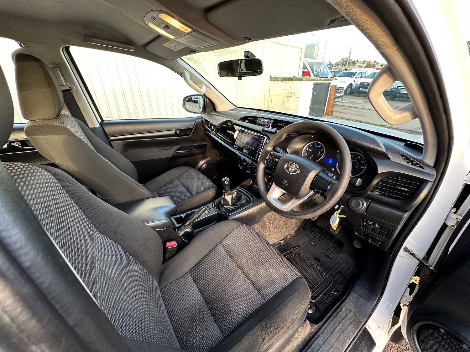 Used Toyota Hilux 2017 for sale - 77029206: Photo 11