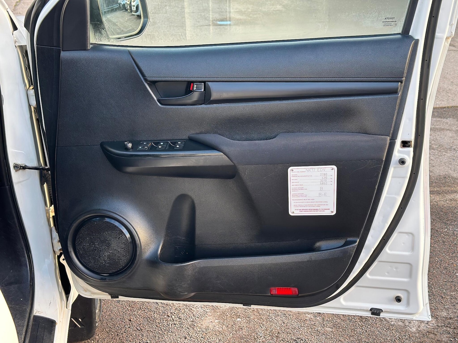 Used Toyota Hilux 2017 for sale - 77029206: Photo 32