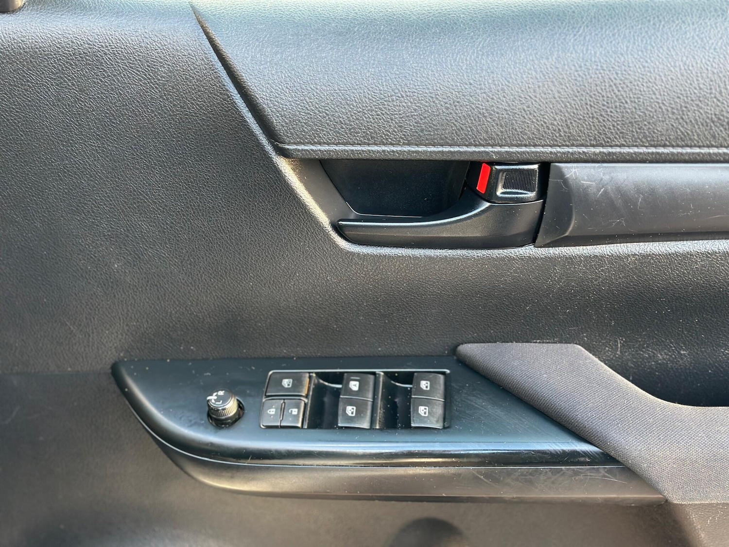 Used Toyota Hilux 2017 for sale - 77029206: Photo 36