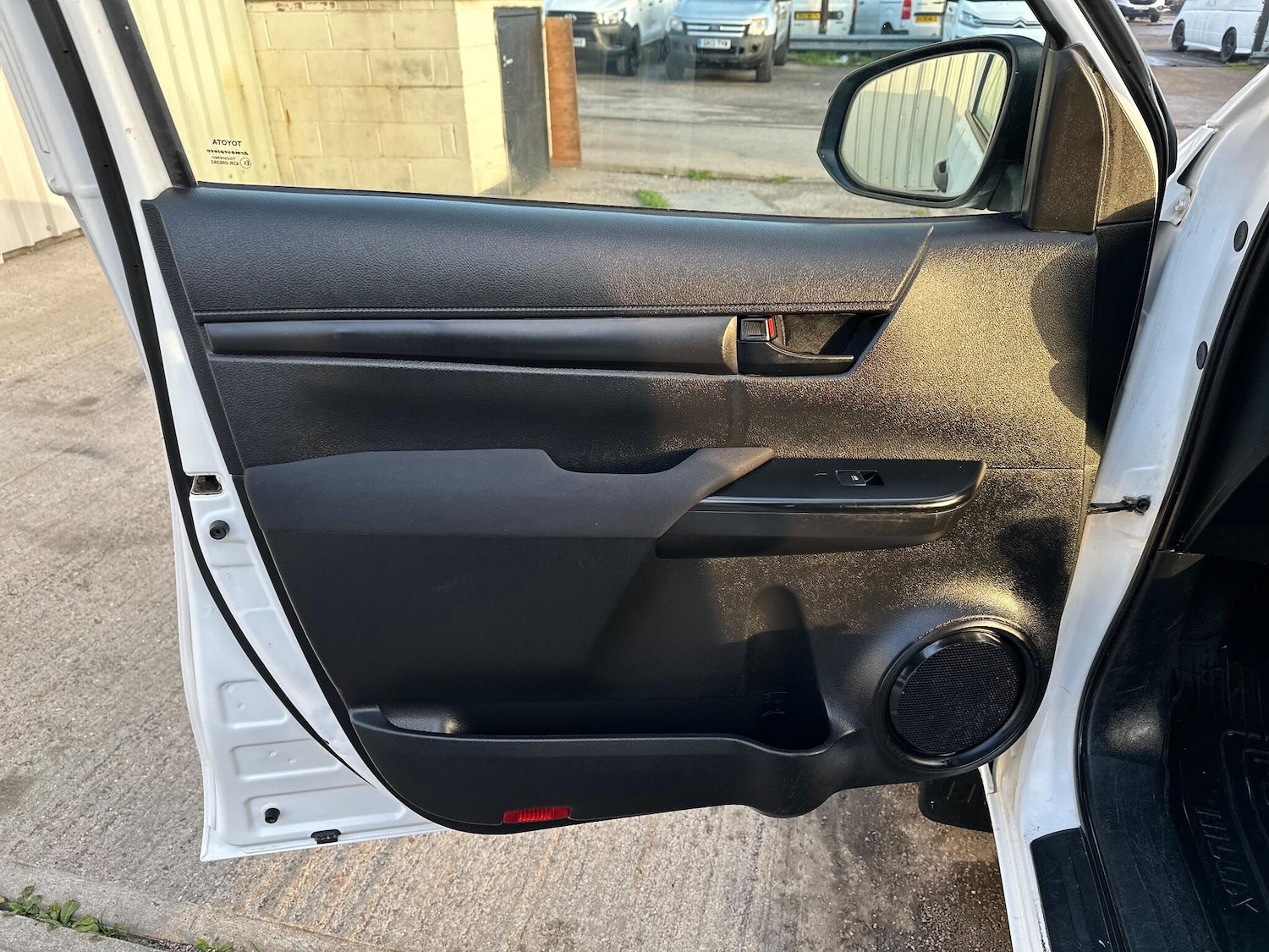 Used Toyota Hilux 2017 for sale - 77029206: Photo 53