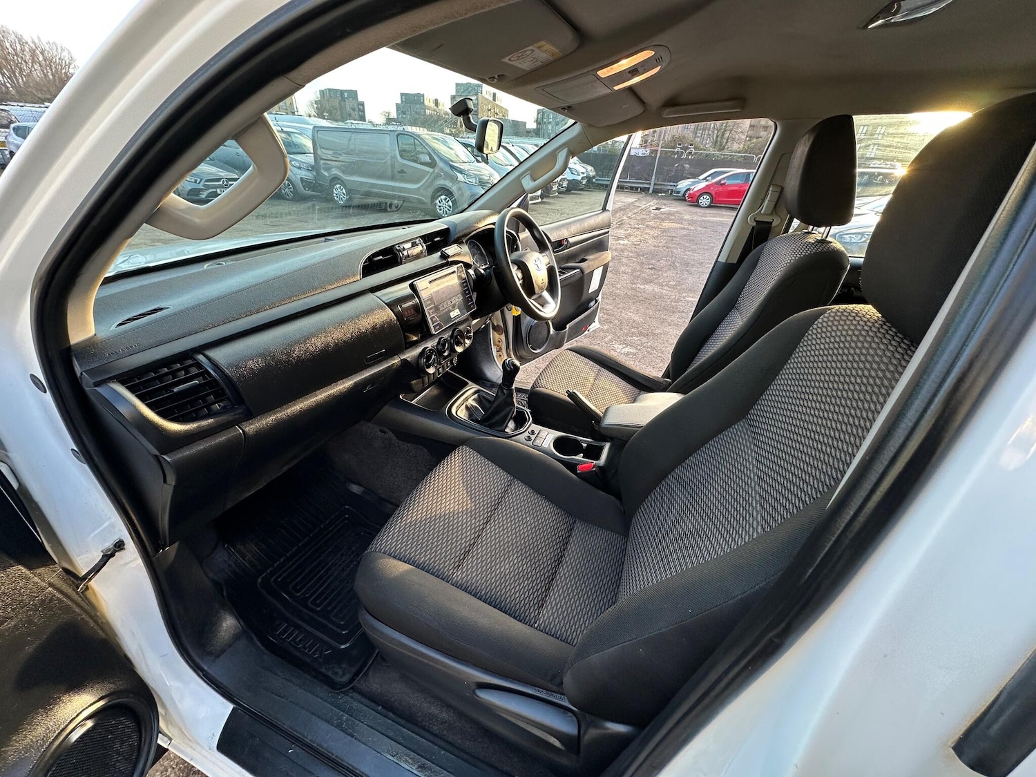 Used Toyota Hilux 2017 for sale - 77029206: Photo 57