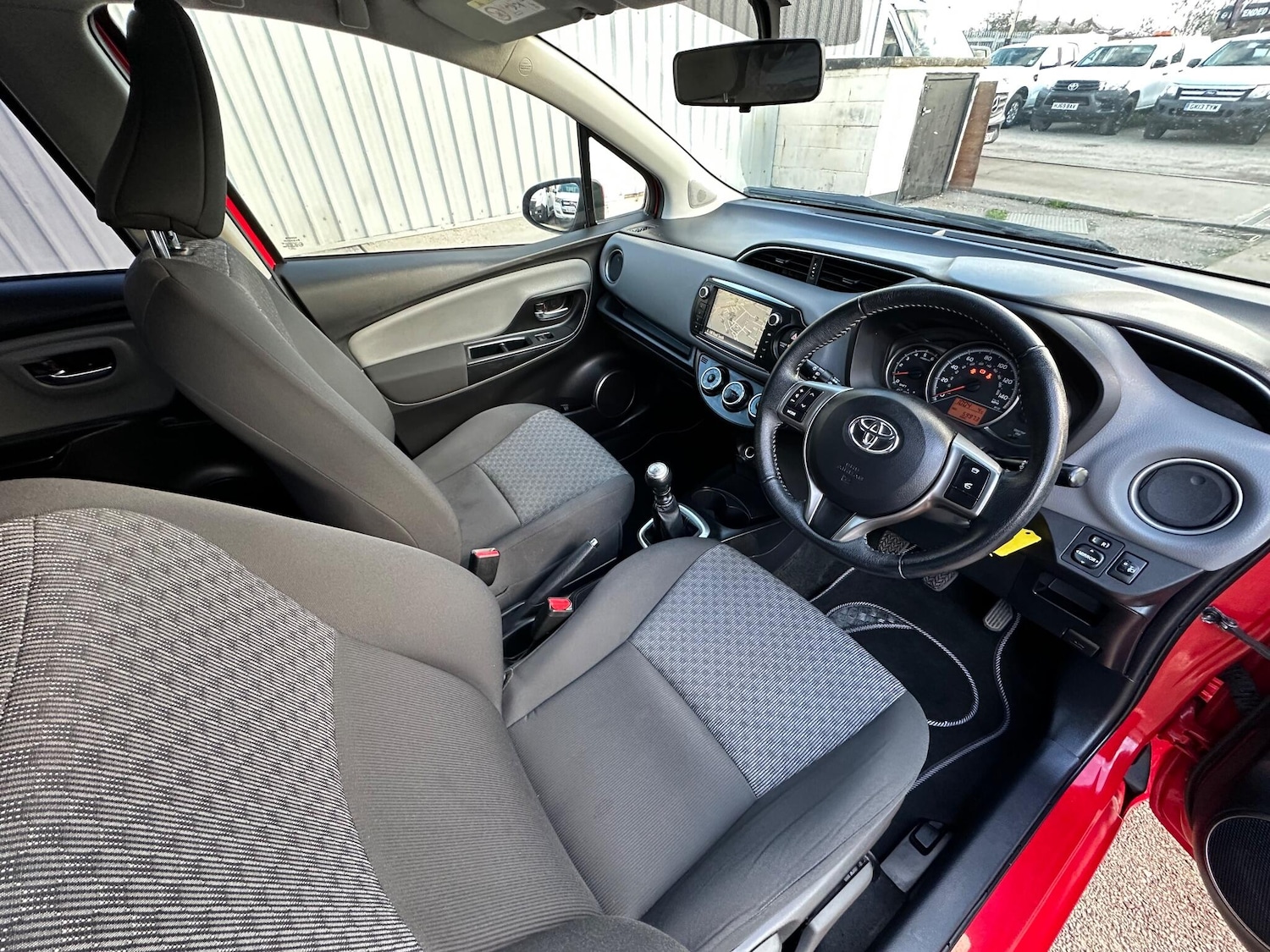 Used Toyota Yaris 2016 for sale - 77066942: Photo 36