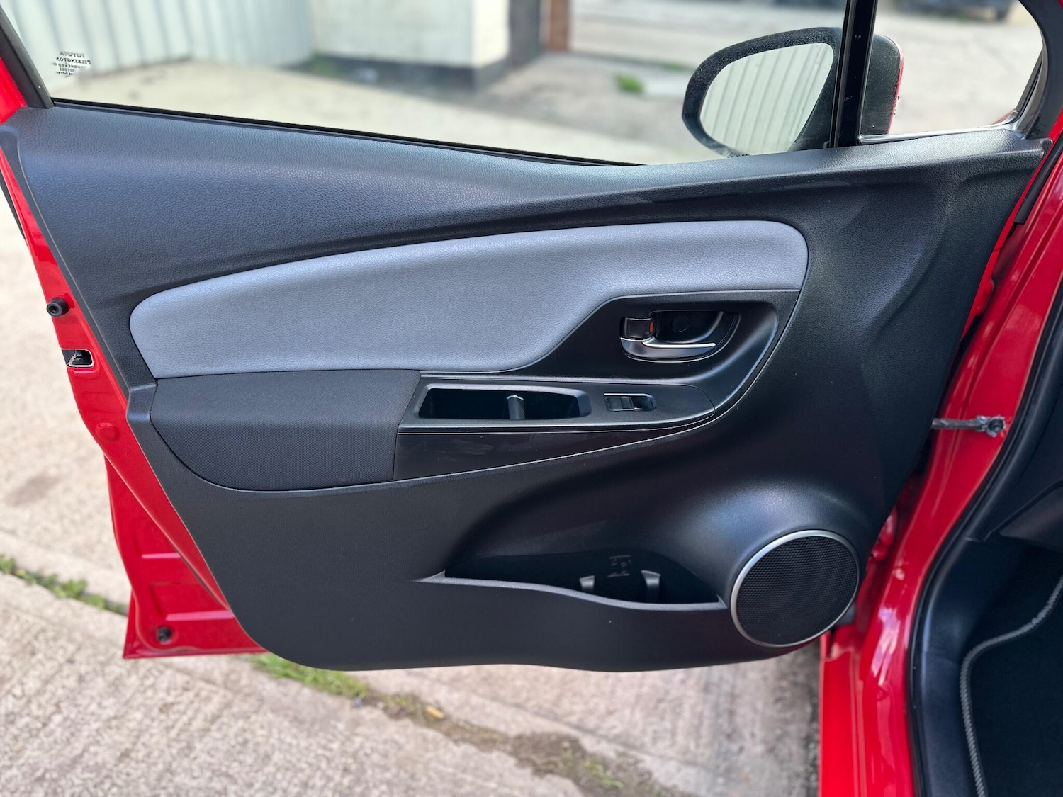 Used Toyota Yaris 2016 for sale - 77066942: Photo 54