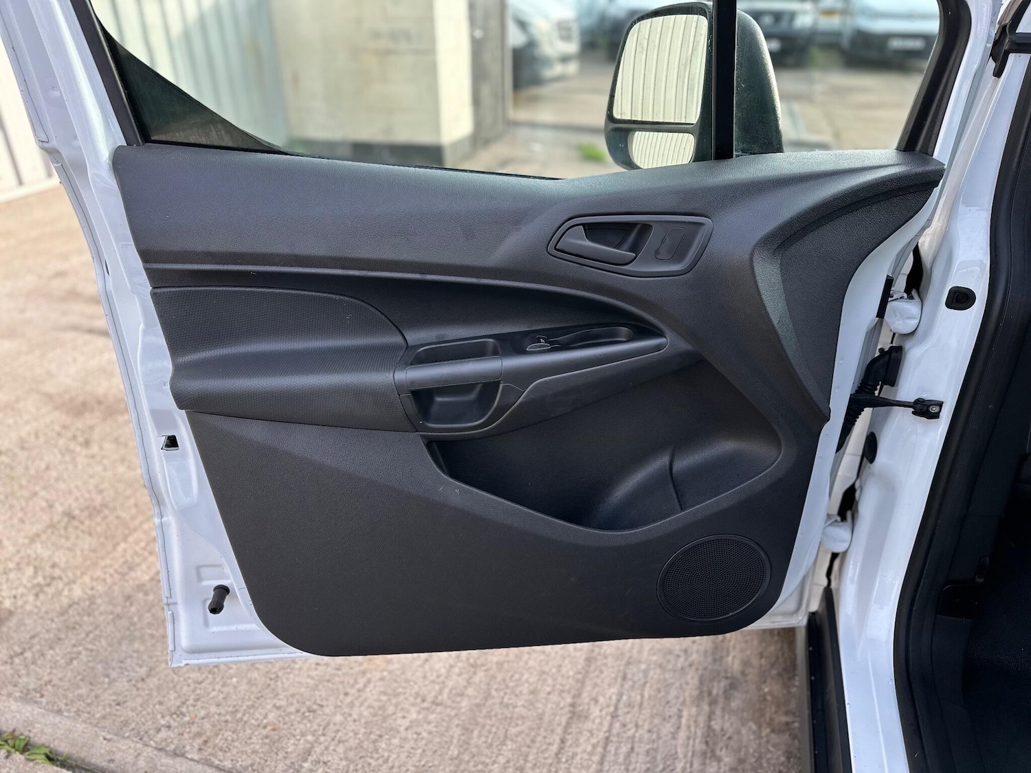 Used Ford Transit Connect 2014 for sale - 76926077: Photo 19