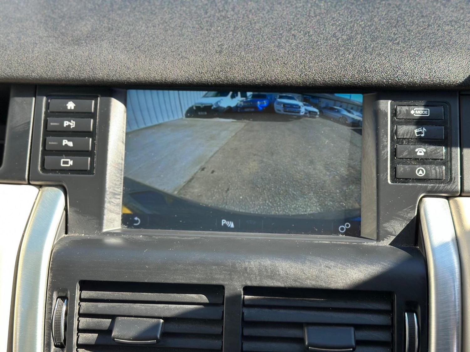 Used Land Rover Discovery Sport 2015 for sale - 77993935: Photo 15