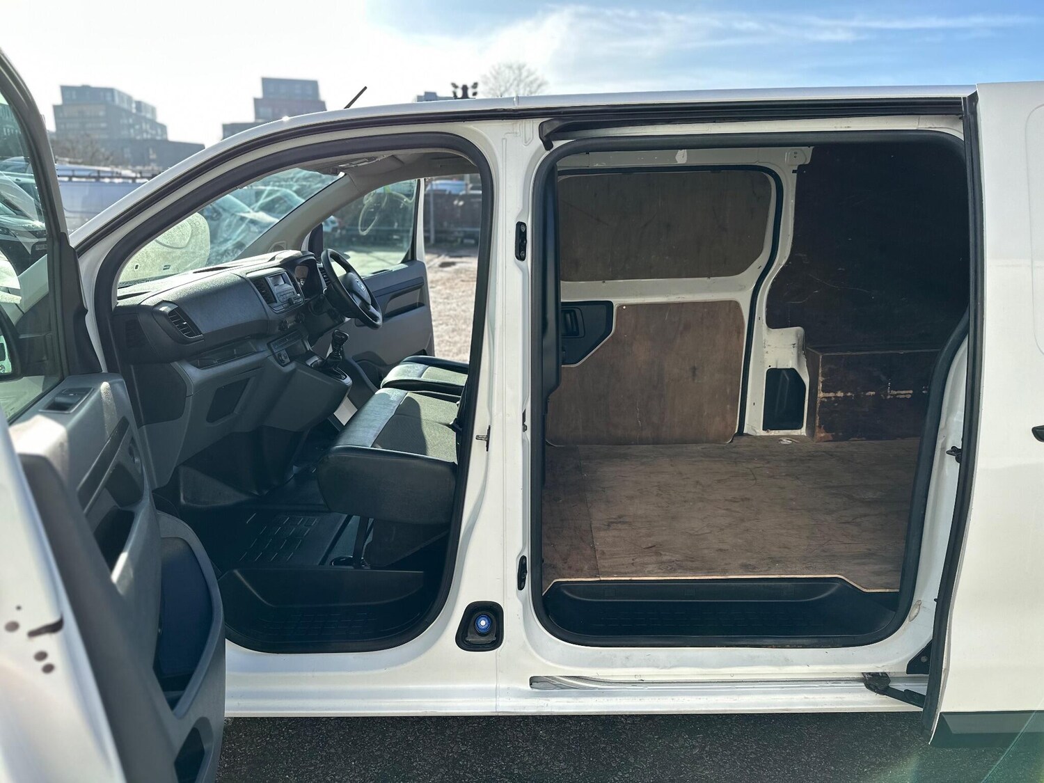 Used Vauxhall Vivaro 2020 for sale - 77358937: Photo 48