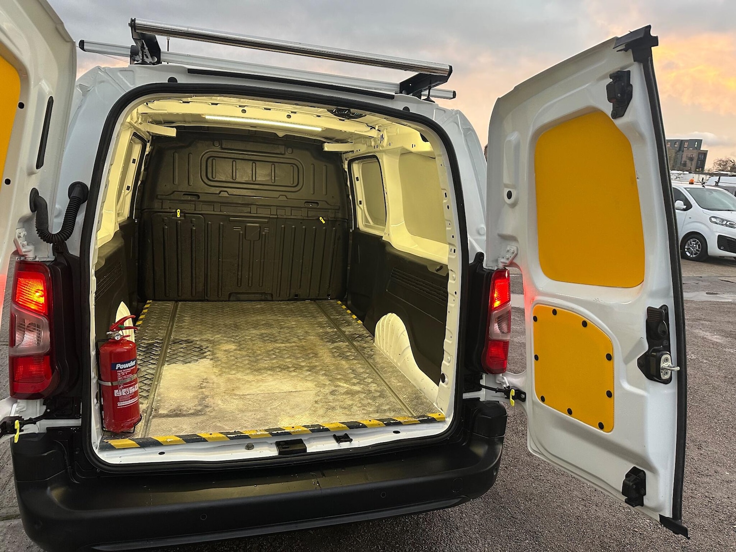 Used Peugeot Partner 2020 for sale - 76753252: Photo 44