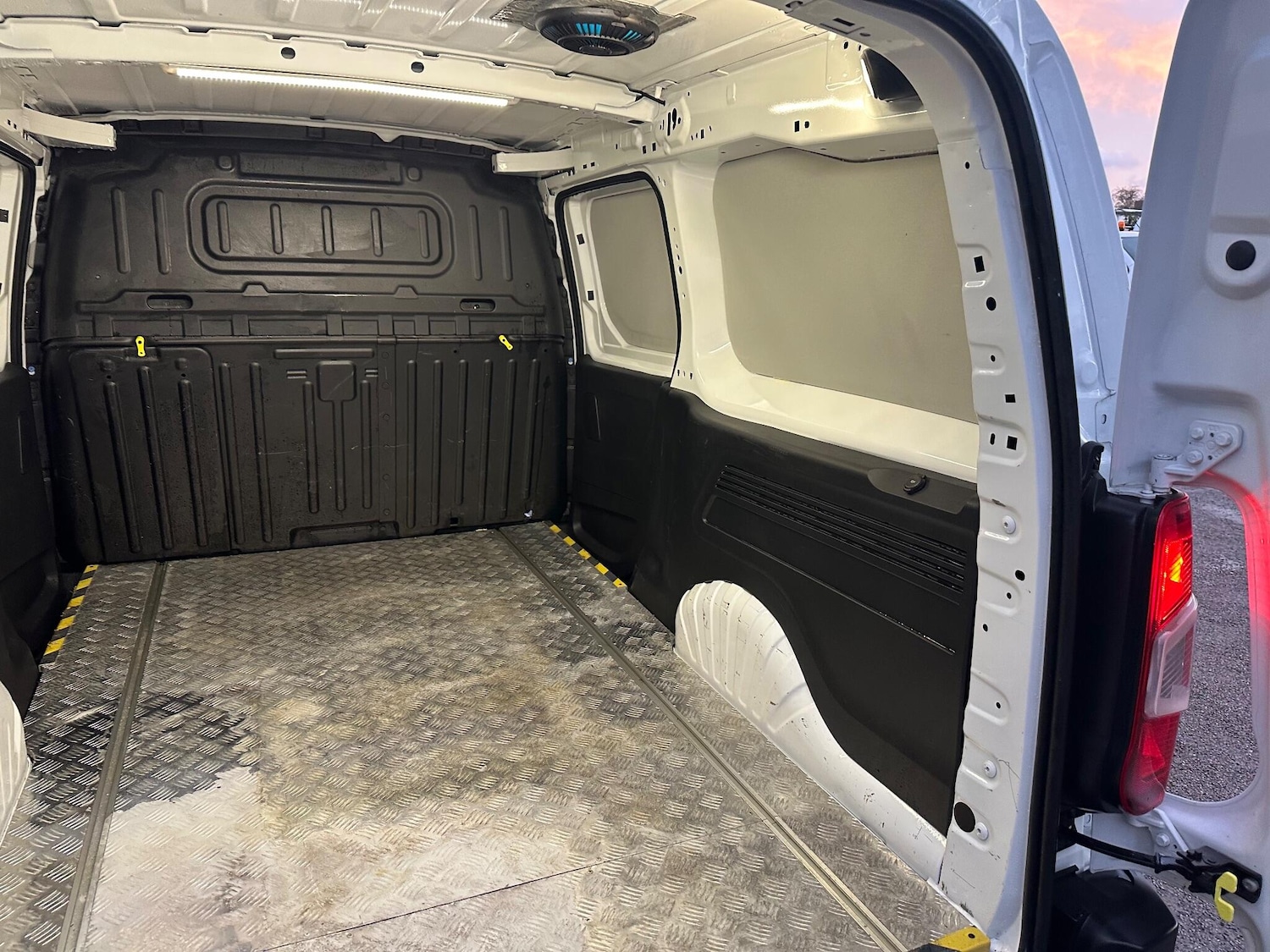 Used Peugeot Partner 2020 for sale - 76753252: Photo 45