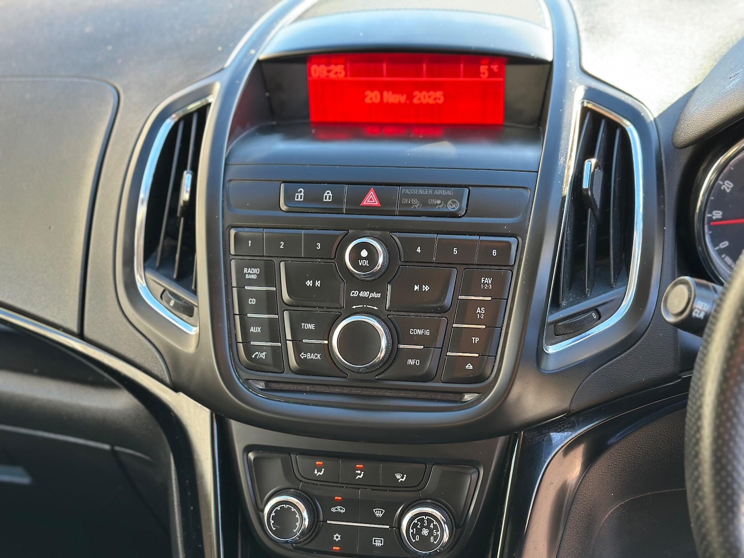 Used Vauxhall Zafira 2015 for sale - 76992275: Photo 26