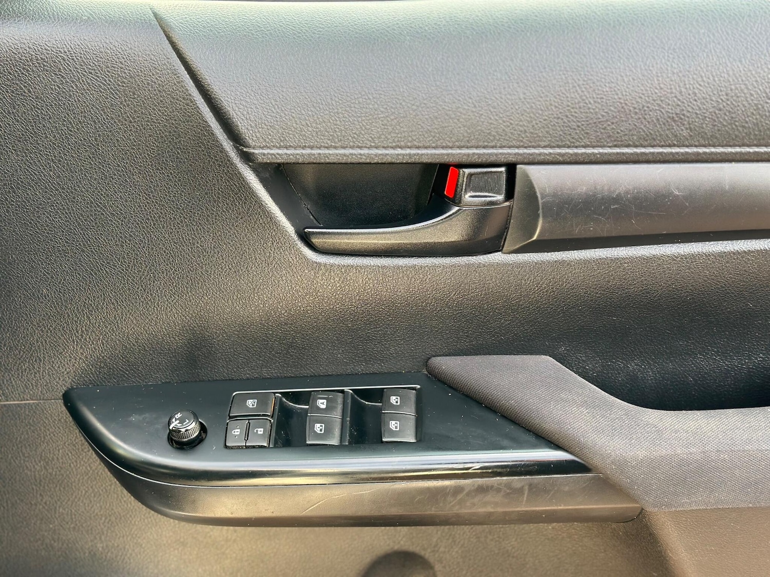 Used Toyota Hilux 2017 for sale - 77028890: Photo 29