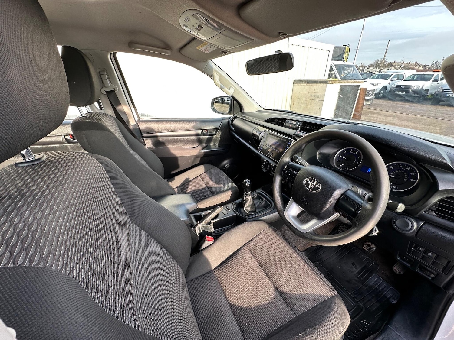 Used Toyota Hilux 2017 for sale - 77028890: Photo 32