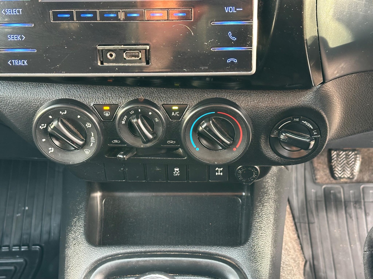 Used Toyota Hilux 2017 for sale - 77028890: Photo 38