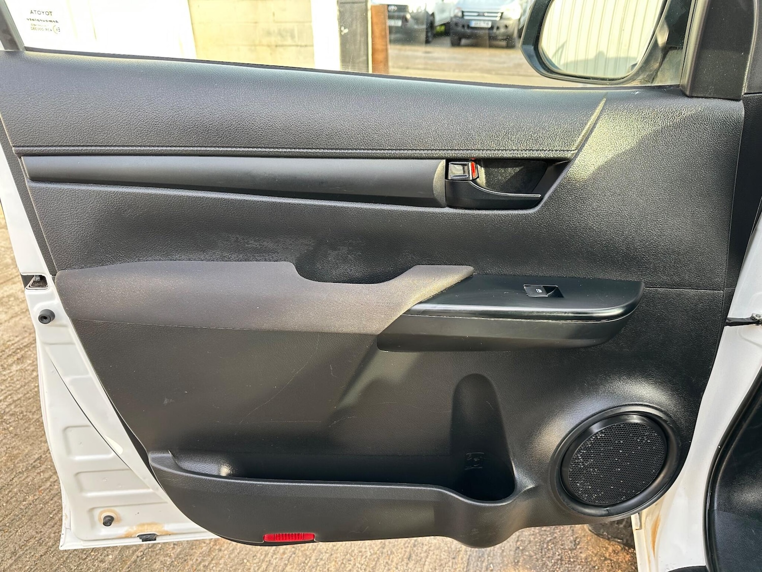 Used Toyota Hilux 2017 for sale - 77028890: Photo 53