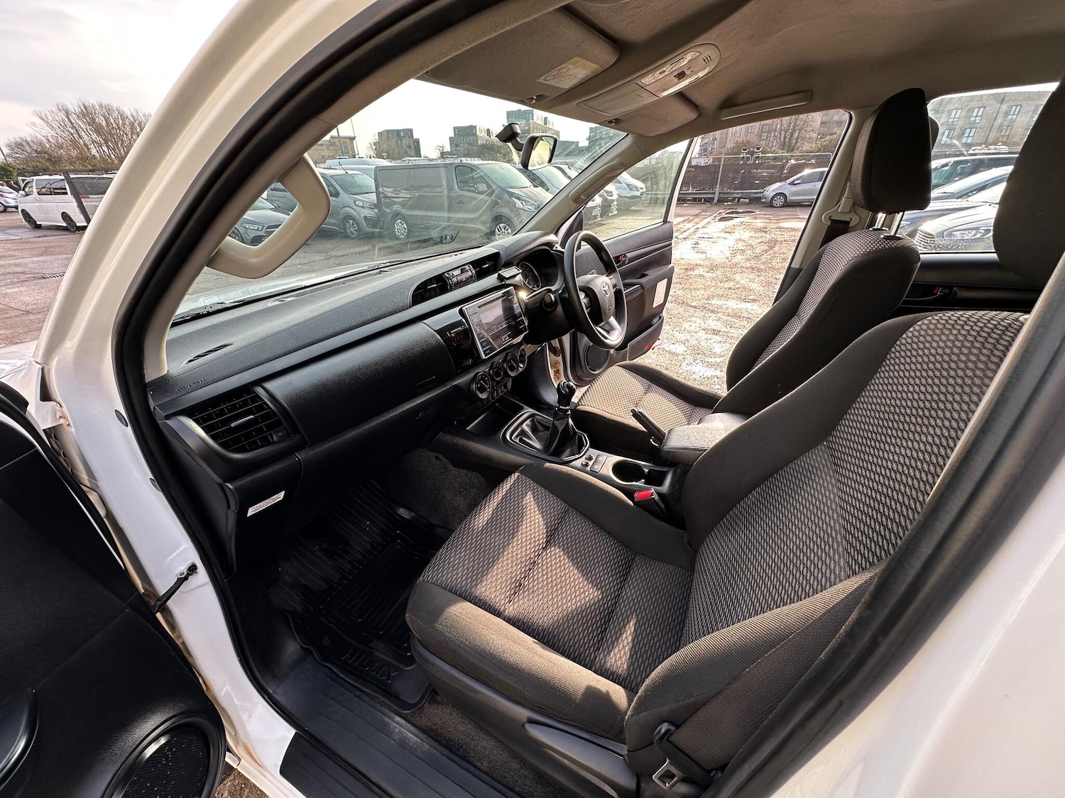 Used Toyota Hilux 2017 for sale - 77028890: Photo 56