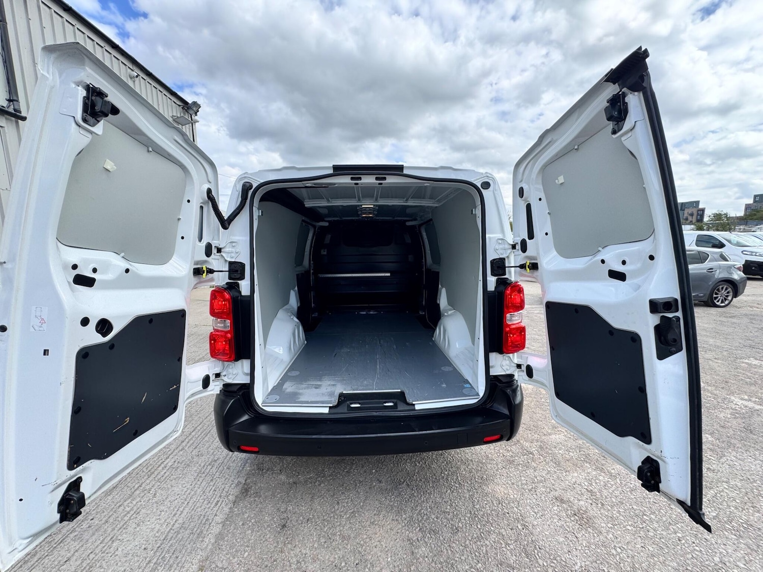 Used Vauxhall Vivaro for sale - 78214770: Photo 16