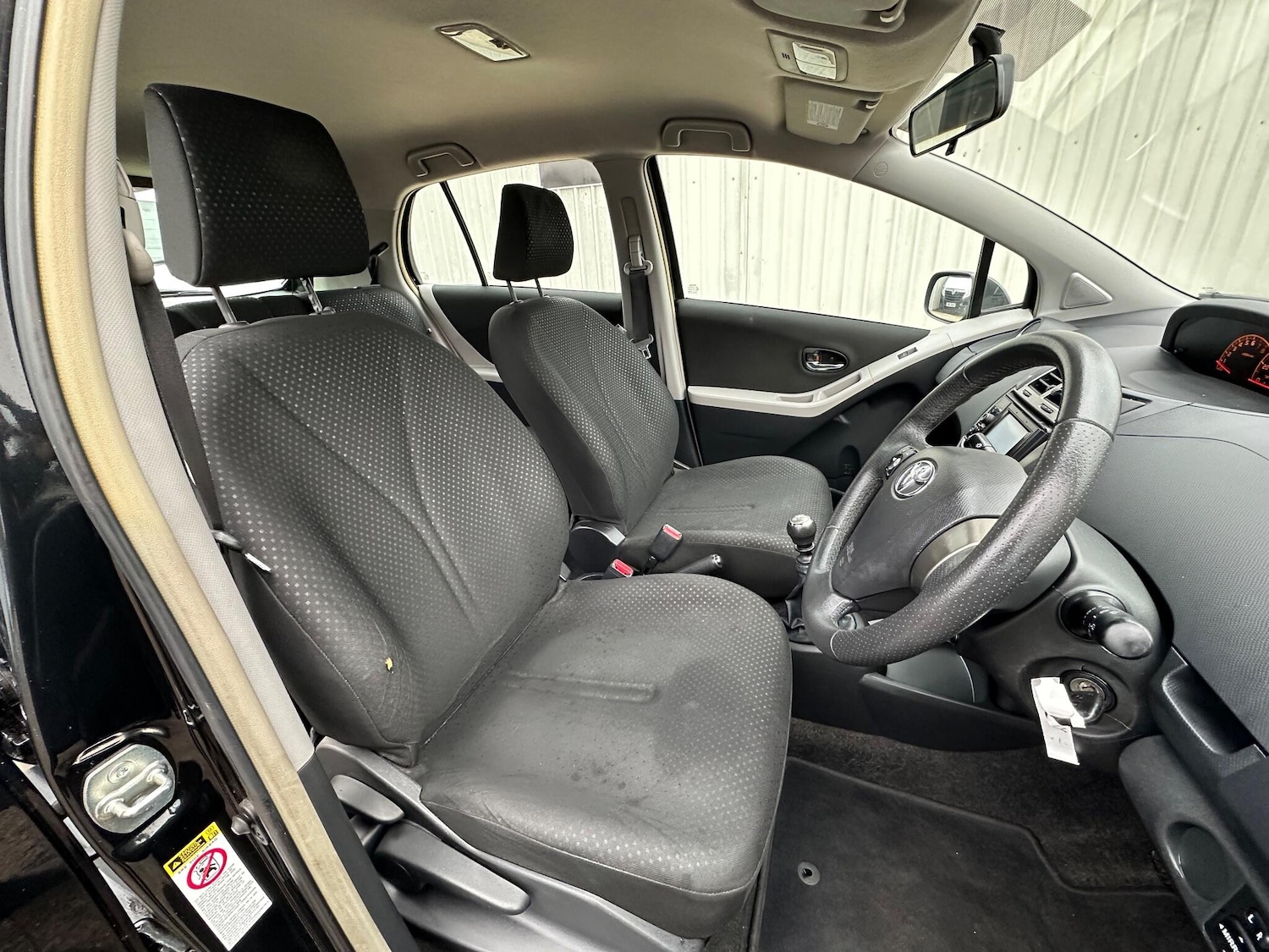 Used Toyota Yaris 2011 for sale - 77376799: Photo 11