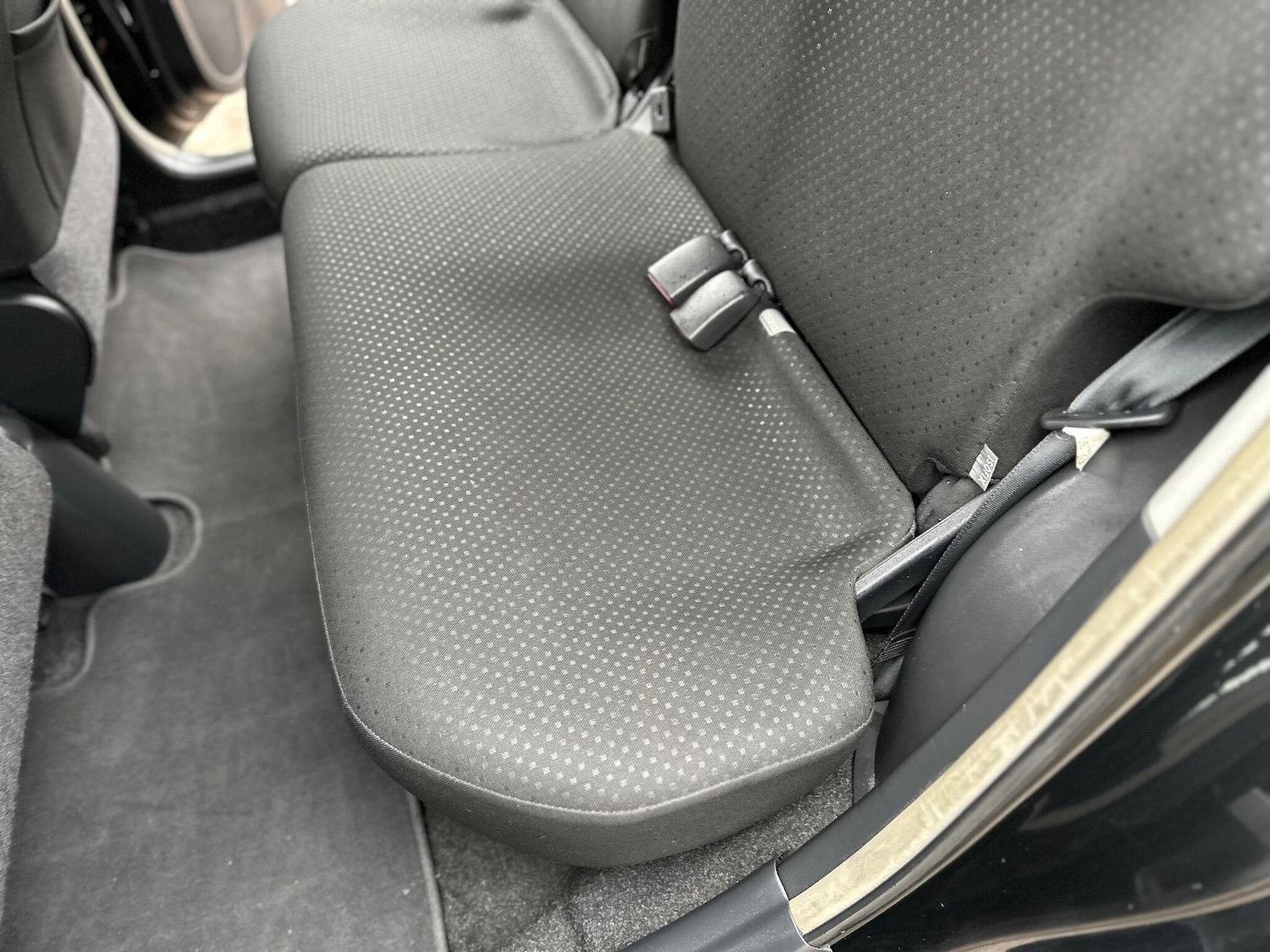 Used Toyota Yaris 2011 for sale - 77376799: Photo 15