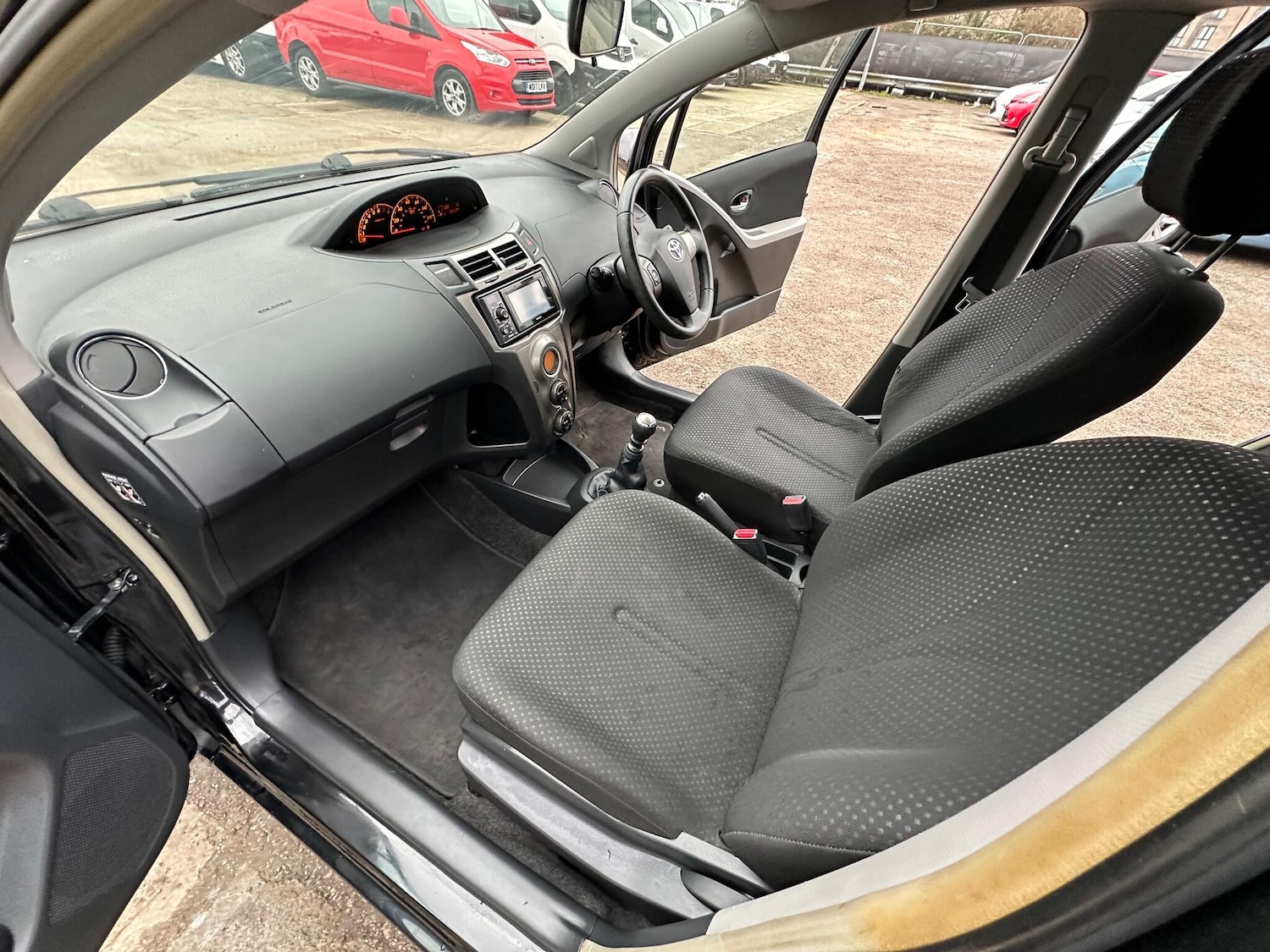 Used Toyota Yaris 2011 for sale - 77376799: Photo 18