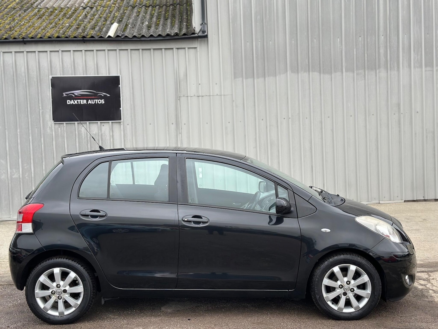Used Toyota Yaris 2011 for sale - 77376799: Photo 23