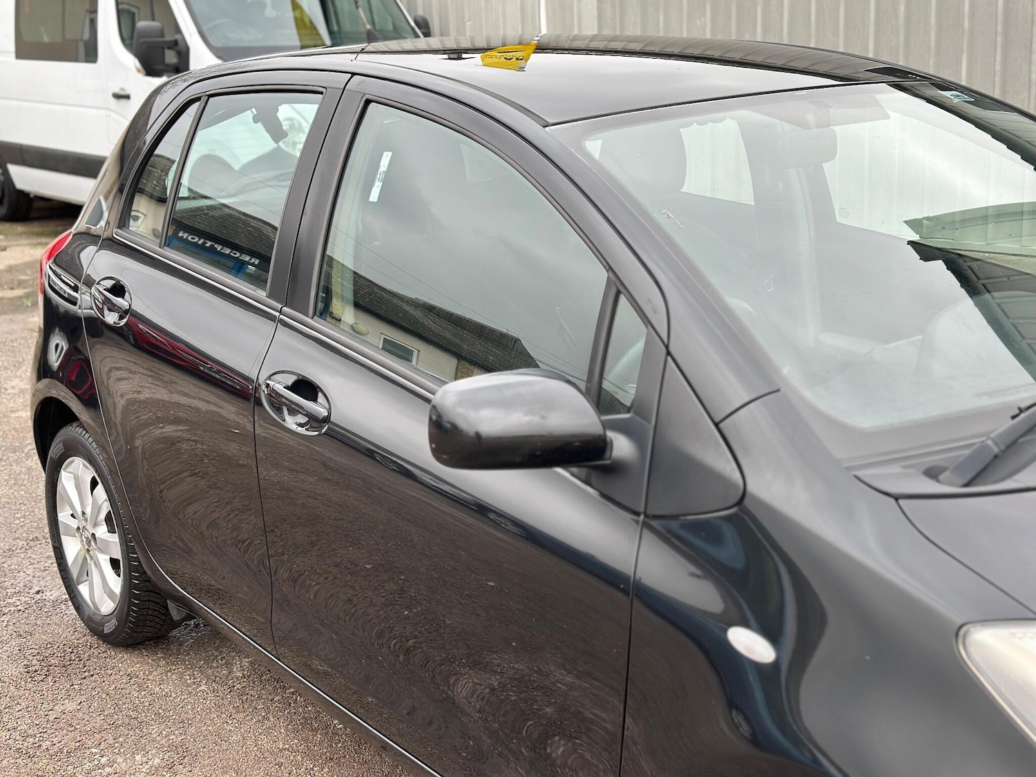 Used Toyota Yaris 2011 for sale - 77376799: Photo 31