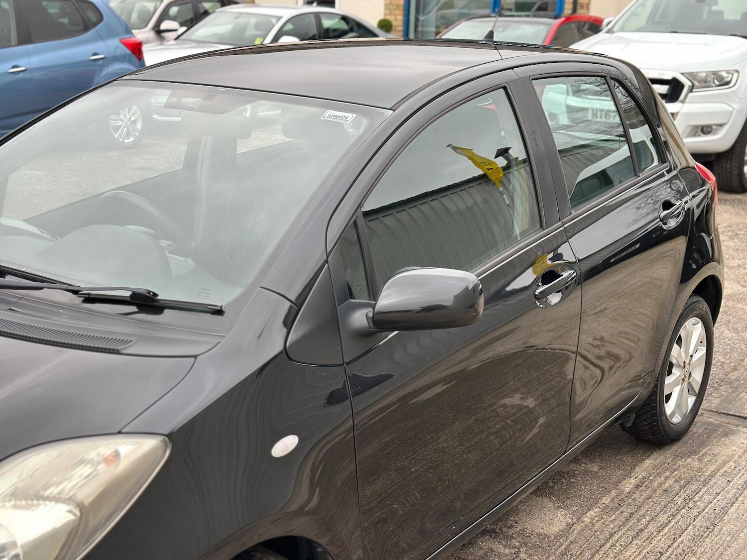 Used Toyota Yaris 2011 for sale - 77376799: Photo 33