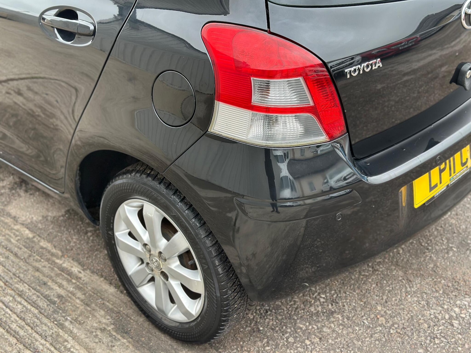 Used Toyota Yaris 2011 for sale - 77376799: Photo 34