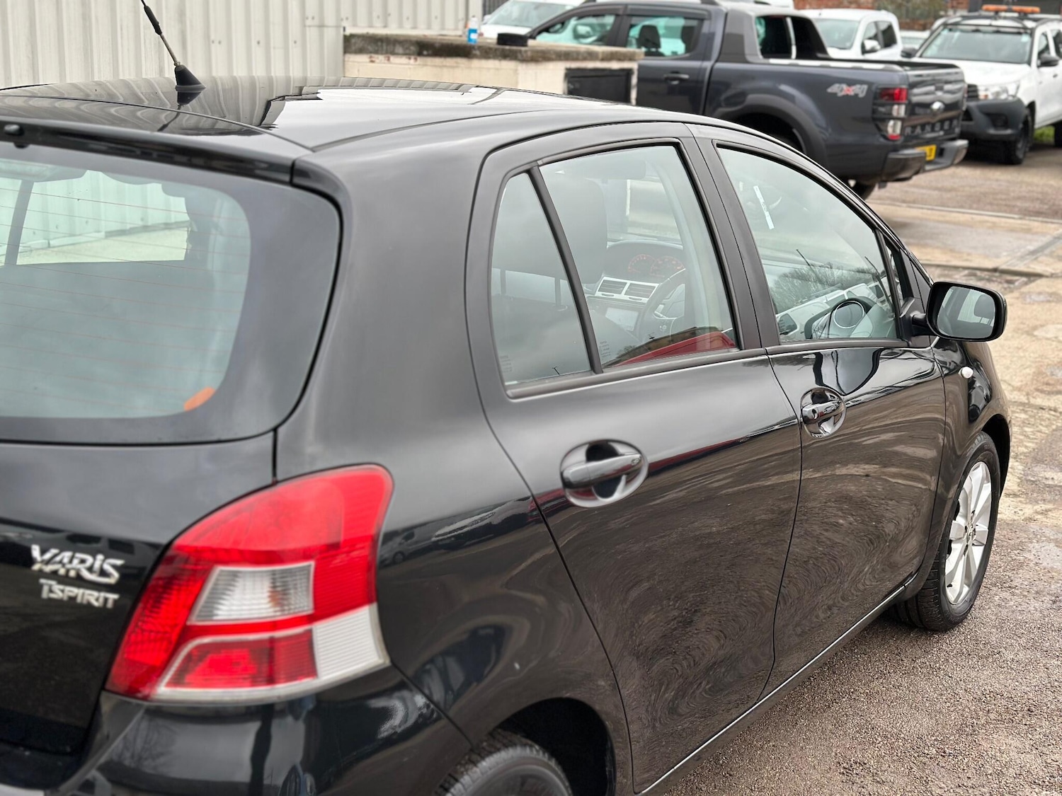 Used Toyota Yaris 2011 for sale - 77376799: Photo 36