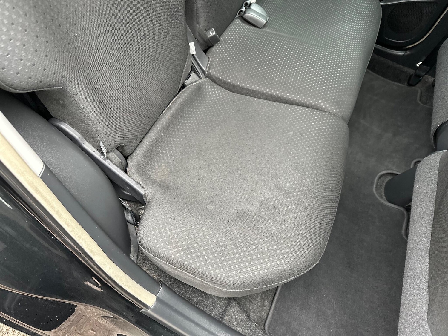 Used Toyota Yaris 2011 for sale - 77376799: Photo 43