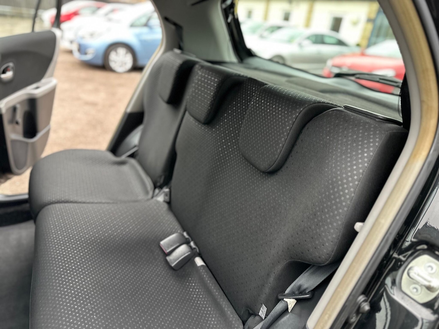 Used Toyota Yaris 2011 for sale - 77376799: Photo 47