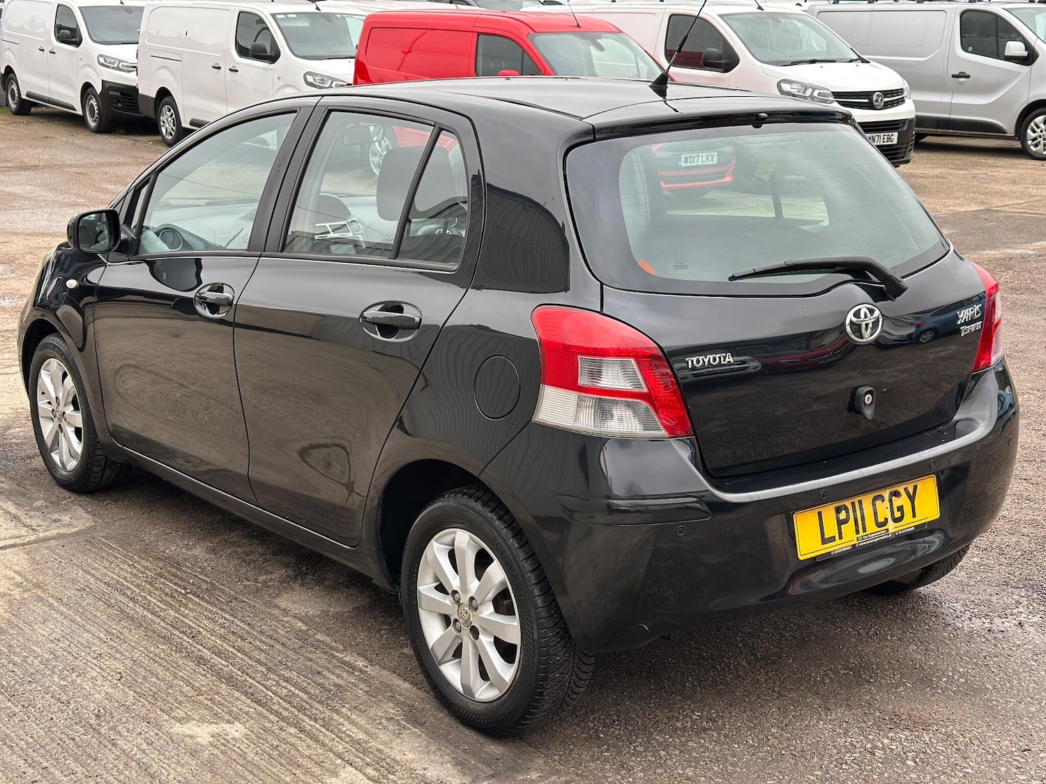 Used Toyota Yaris 2011 for sale - 77376799: Photo 5