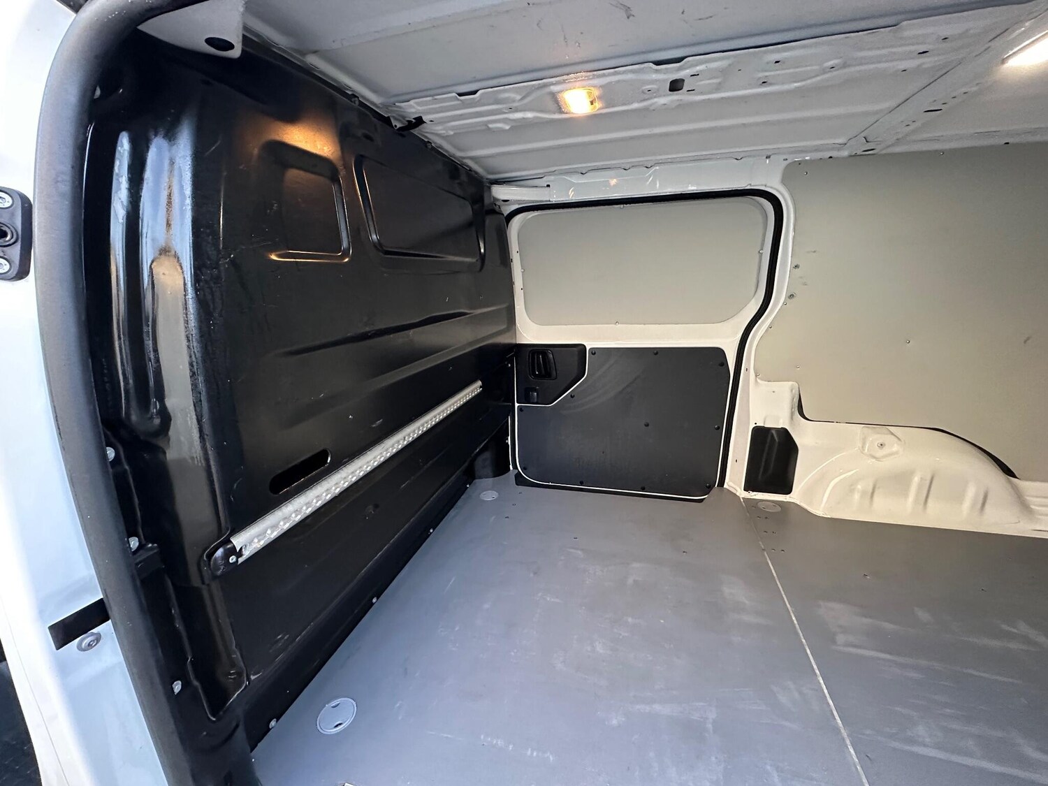 Used Vauxhall Vivaro 2021 for sale - 77358536: Photo 30